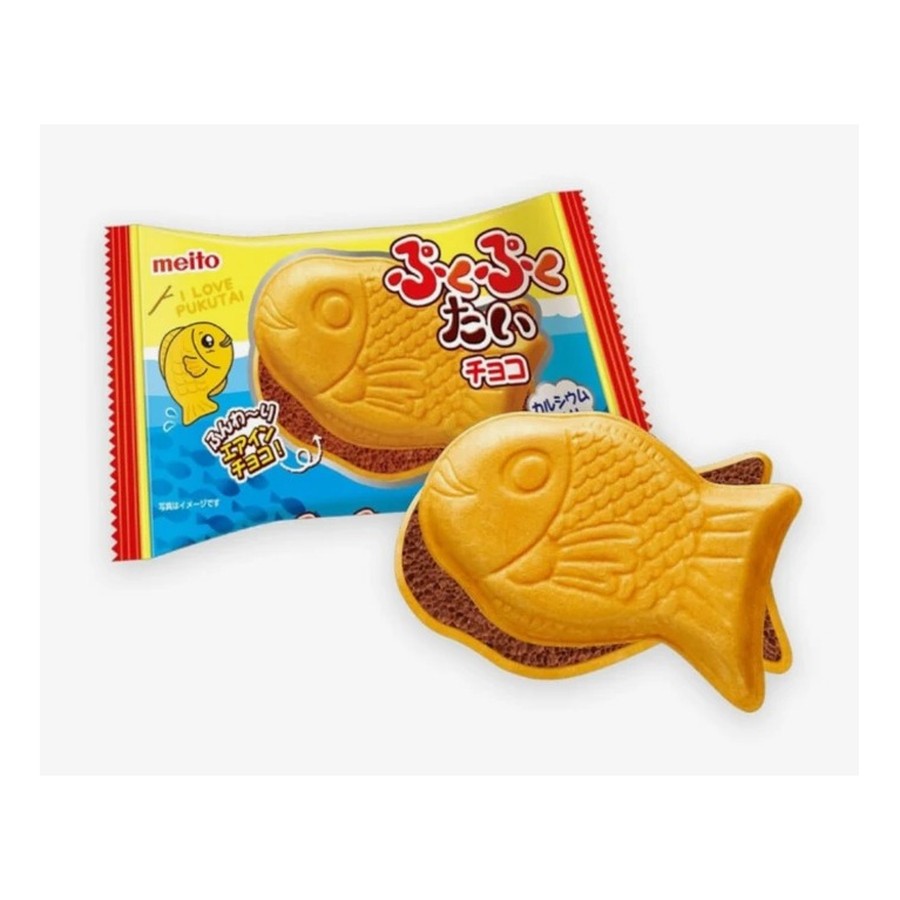 Fish-shaped Japanese taiyaki chocolate wafer cake and its packet